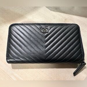 CHANEL Caviar Chevron Black Leather Wallet